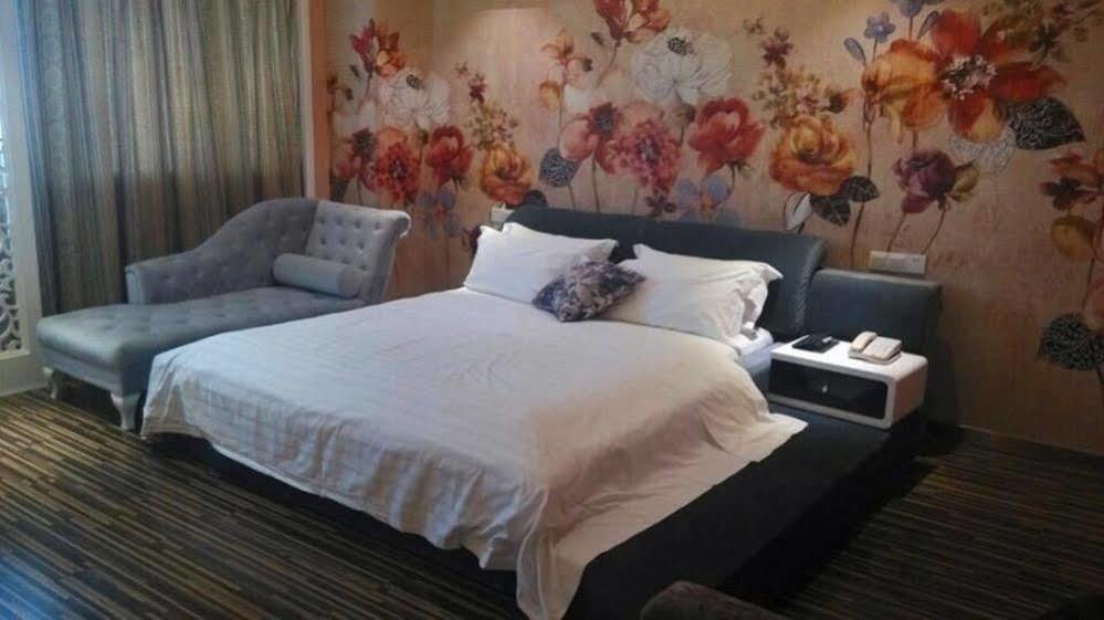 New Zhongxun Business Hotel Yueyang Exterior foto